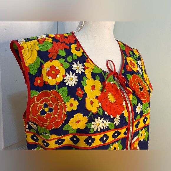 1970s Paisley Floral Scandi-Inspired Top - Picture 6 of 14